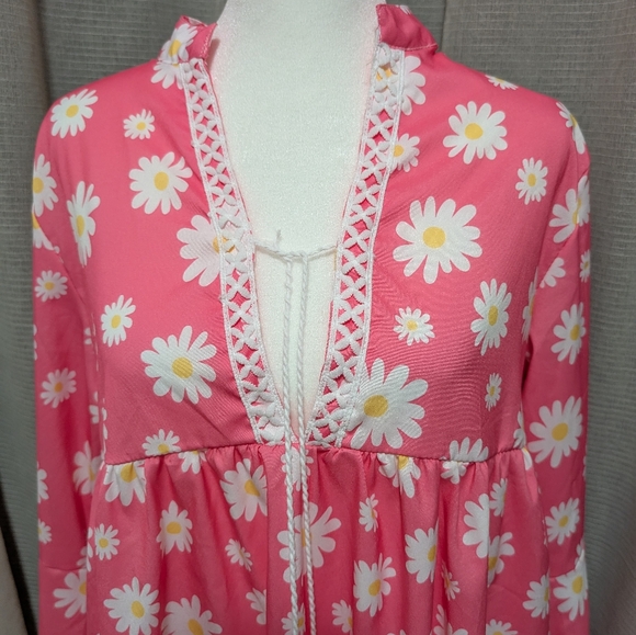 Pink Floral Dress with Daisy Pattern & Fringe Trim. Size Medium. - Picture 1 of 6